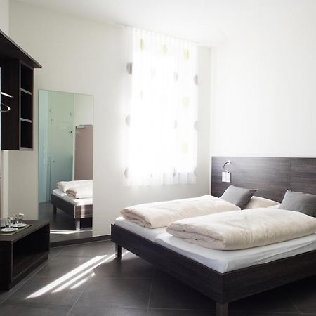 Eee Hotel Траун Екстер'єр фото