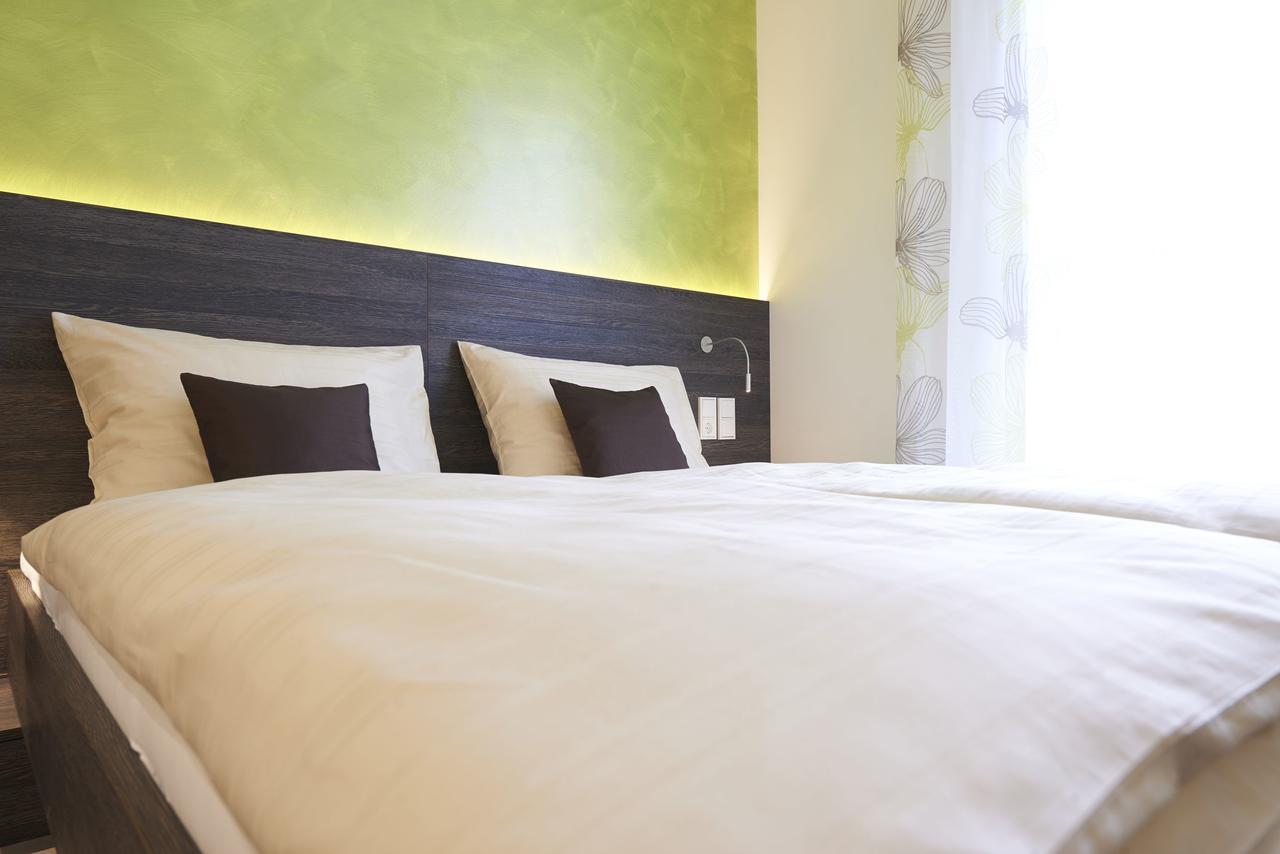 Eee Hotel Траун Екстер'єр фото