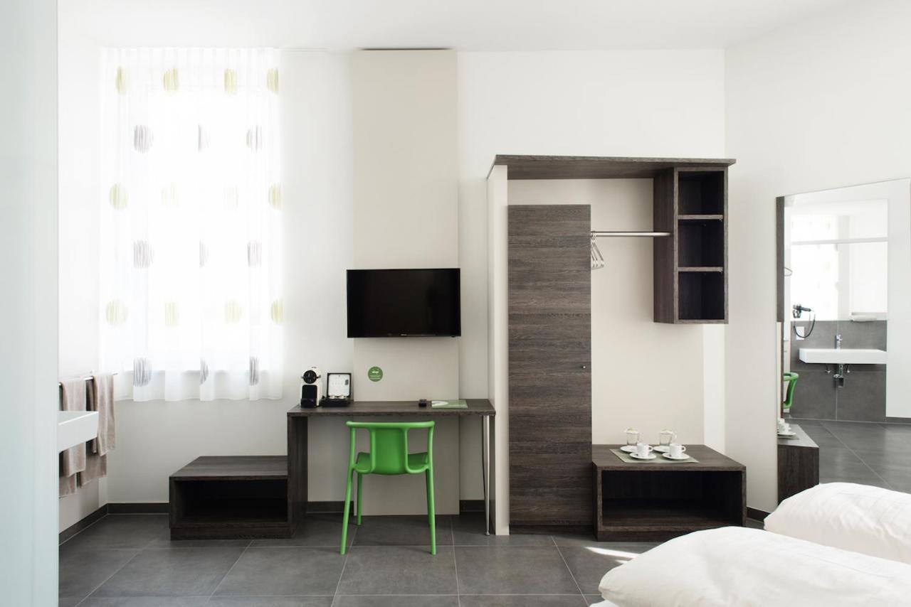 Eee Hotel Траун Екстер'єр фото