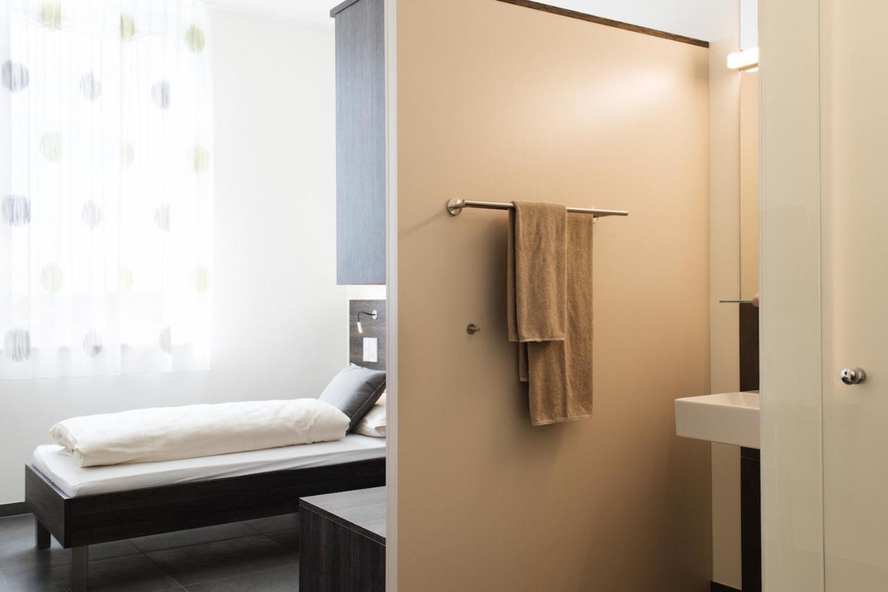 Eee Hotel Траун Екстер'єр фото
