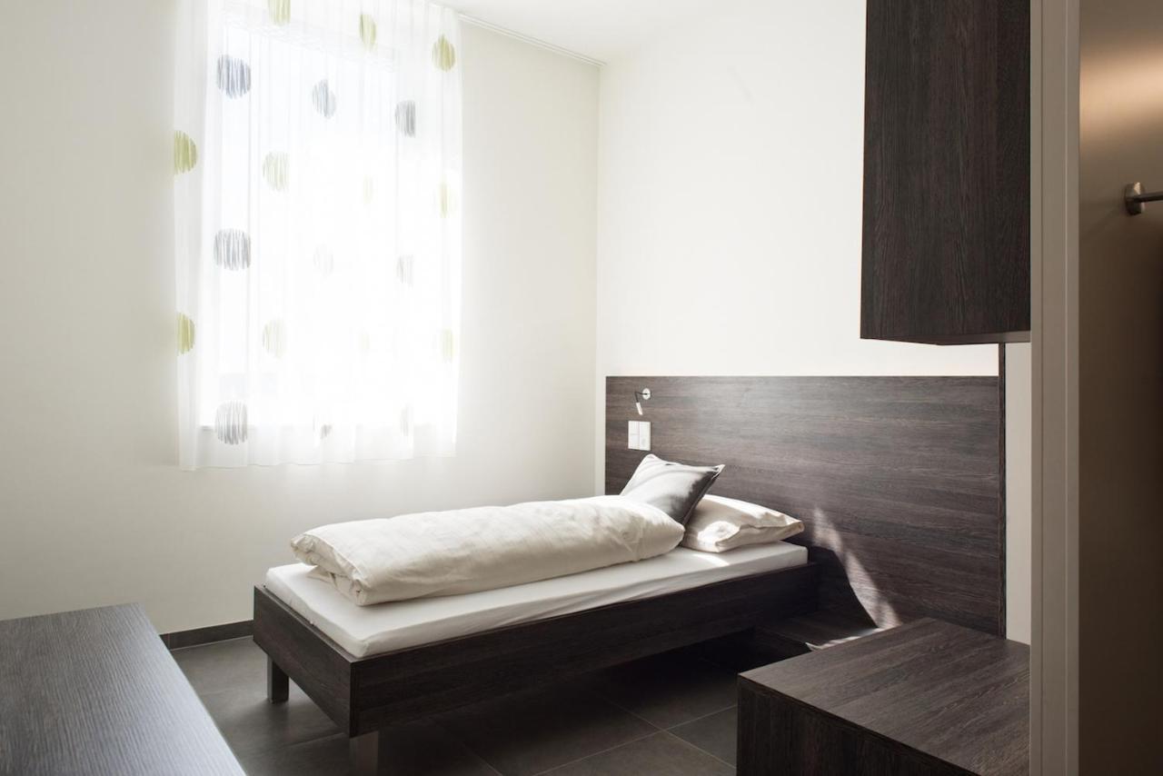 Eee Hotel Траун Екстер'єр фото