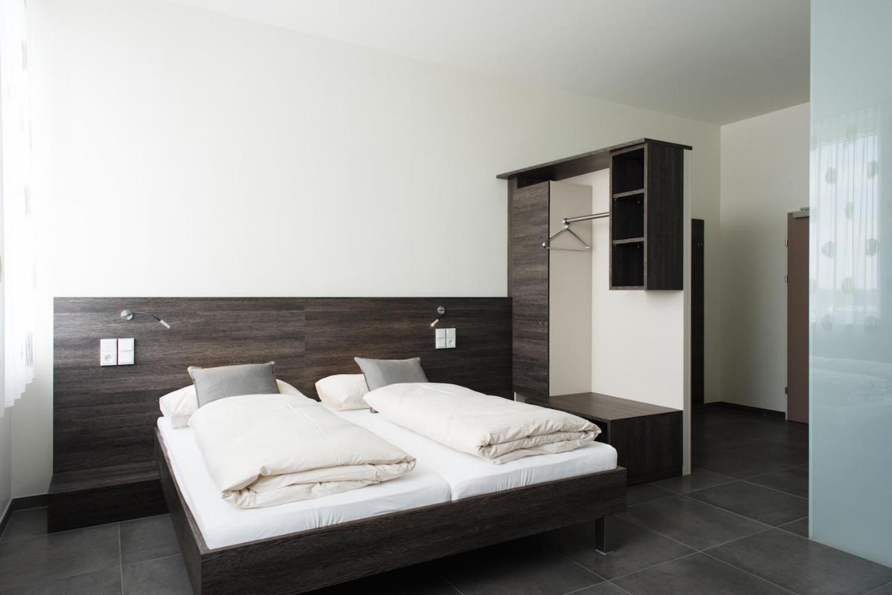 Eee Hotel Траун Екстер'єр фото
