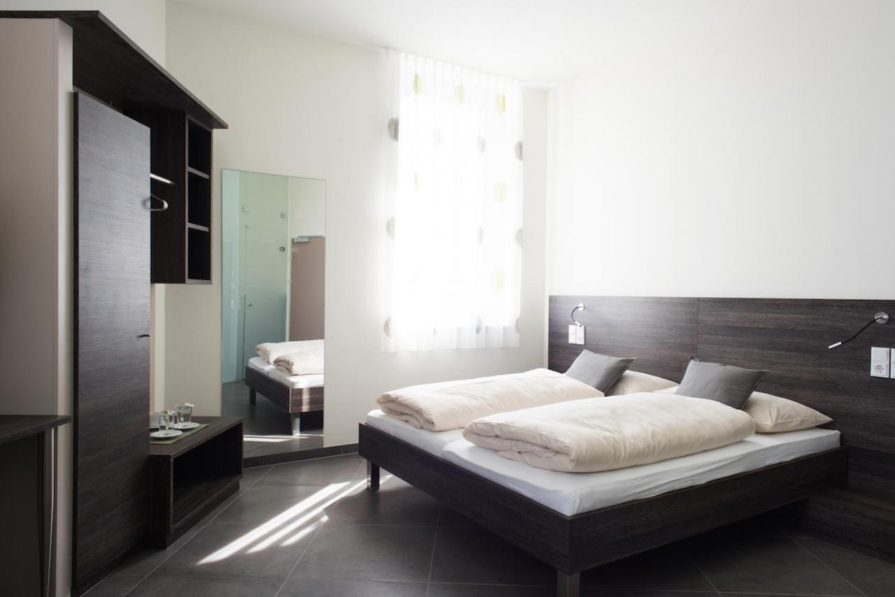 Eee Hotel Траун Екстер'єр фото