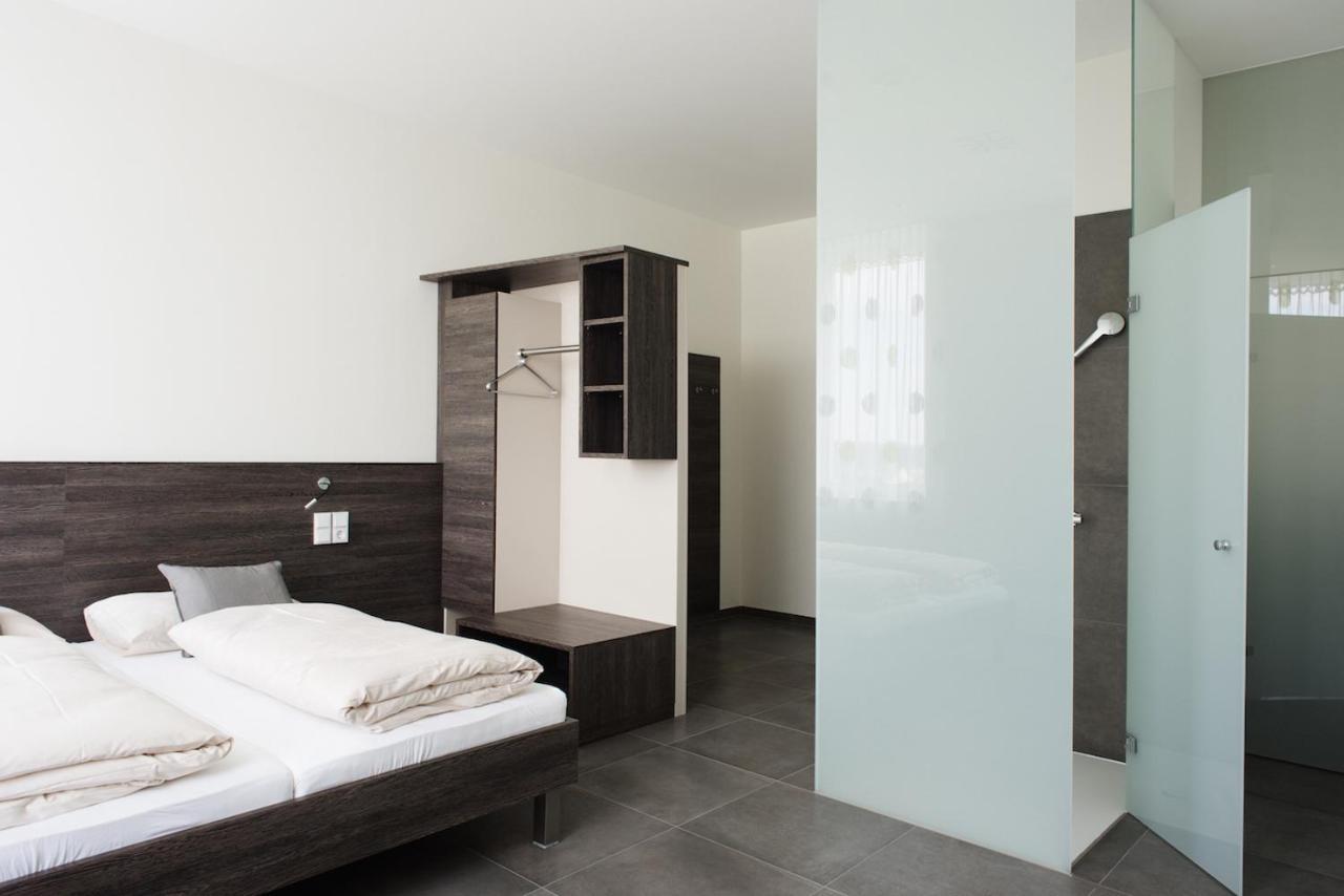 Eee Hotel Траун Екстер'єр фото